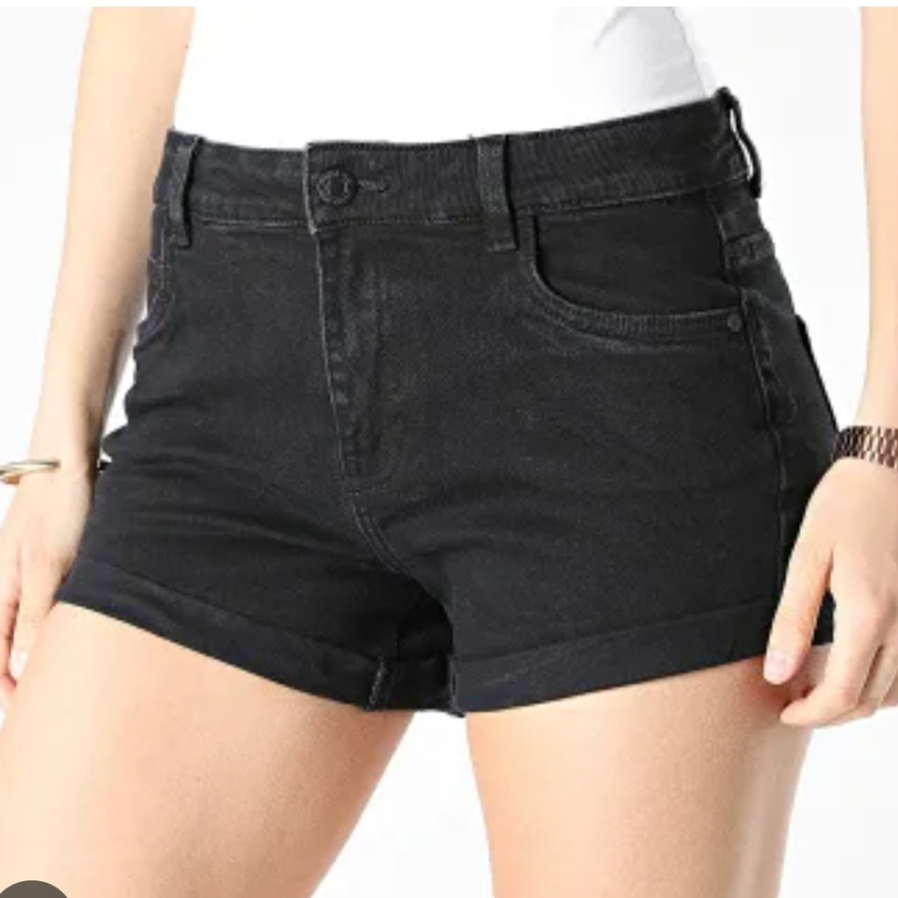 VANS BLACK SHORT SIZE 27